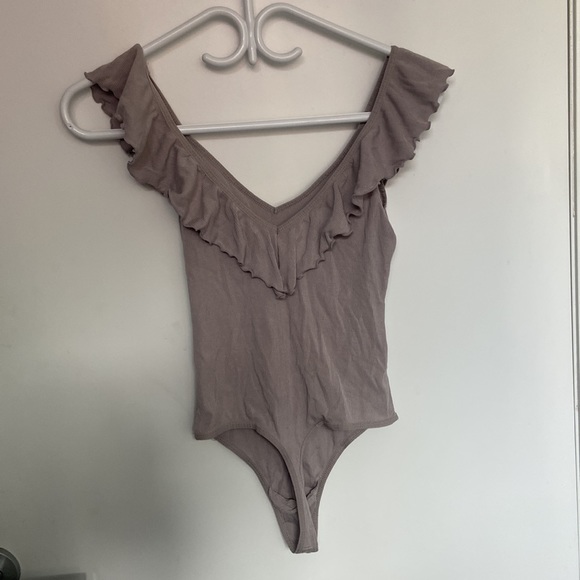 Wilfred Grey Danette Bodysuit Thong cut Ribbed Ruffle V-Neck - Small - Picture 2 of 3